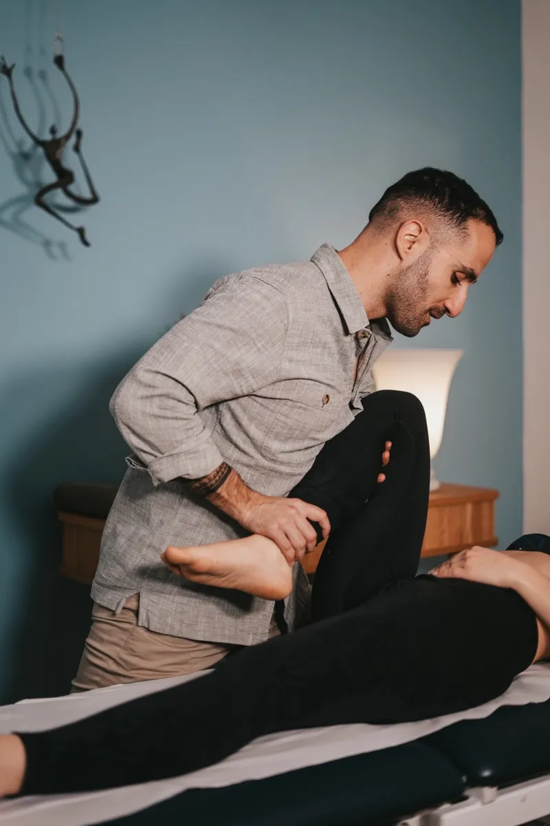 Technique ostéopathique sur la hanche et le bassin au cabinet de Montpellier